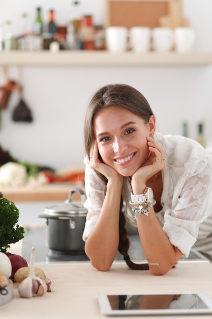 uśmiechnięty kucharz